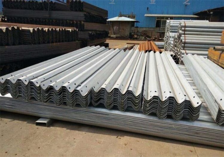 怎么保證波形護(hù)欄上屏障的鋼性
怎么保證波形護(hù)欄上屏障的鋼性