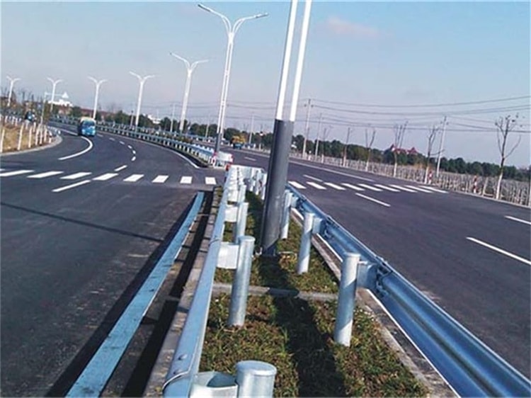 河北安平公路護(hù)欄板