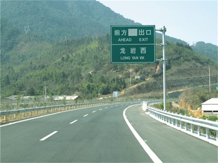 福建龍巖高速鍍鋅護(hù)欄板