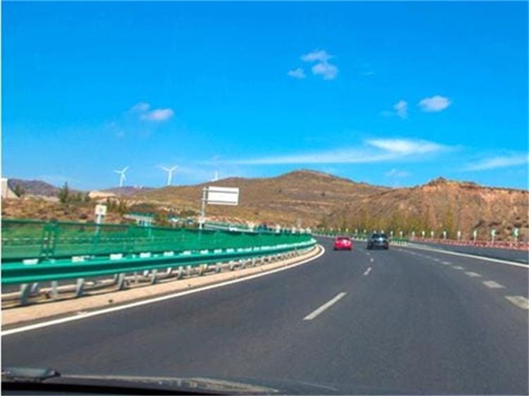 內(nèi)蒙高速護(hù)欄,二波噴塑防撞護(hù)欄板