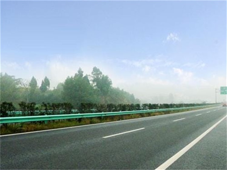 四川成都高速護(hù)欄案例