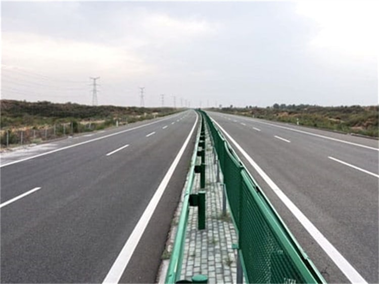沿黃高速護(hù)欄案例