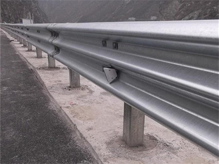 三波護(hù)欄板