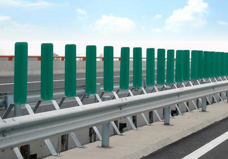 高速公路選擇安裝護(hù)欄板的重要性